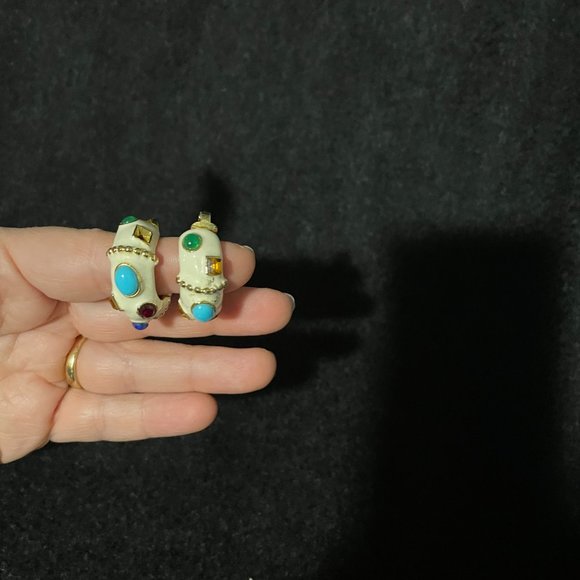 Kenneth Jay Lane Enamel Clip Earrings - Picture 6 of 6